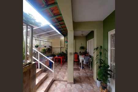 Casa à venda com 98m², 3 quartos e 5 vagas