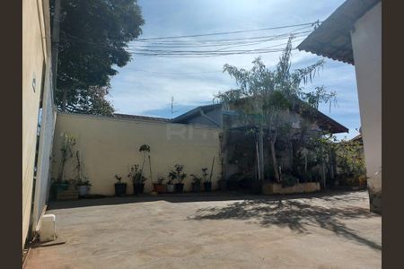 Casa à venda com 98m², 3 quartos e 5 vagas