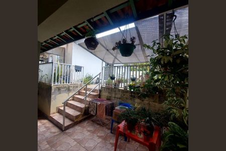 Casa à venda com 98m², 3 quartos e 5 vagas