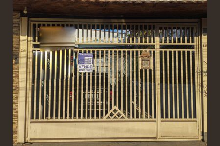 Casa para alugar com 75m², 2 quartos e 2 vagas Casa para alugar com 75m², 2 quartos e 2 vagasFachada