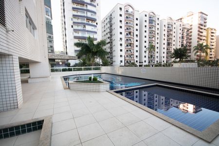 Apartamento para alugar com 110m², 3 quartos e 2 vagas Apartamento para alugar com 110m², 3 quartos e 2 vagasÁrea comum - Piscina