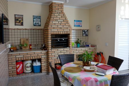 Casa à venda com 220m², 3 quartos e 4 vagas Casa à venda com 220m², 3 quartos e 4 vagasÁrea Externa