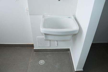 Casa para alugar com 82m², 2 quartos e 1 vagaÁrea de Serviço