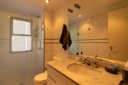 Apartamento para alugar com 143m², 4 quartos e 3 vagasBanheiro da Suíte