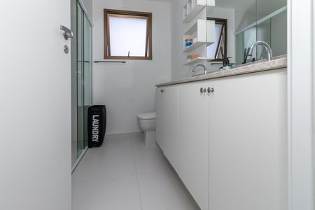 Apartamento para alugar com 180m², 4 quartos e 4 vagasBanheiro da Suíte 1