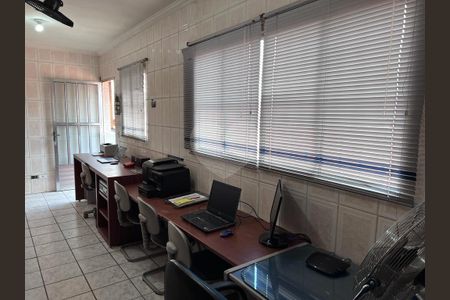 Casa à venda com 2 quartos, 147m² em Vila Santo Estefano, São Paulo