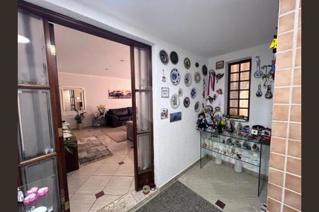 Casa à venda com 2 quartos, 147m² em Vila Santo Estefano, São Paulo