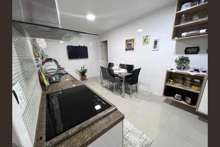 Casa à venda com 2 quartos, 147m² em Vila Santo Estefano, São Paulo