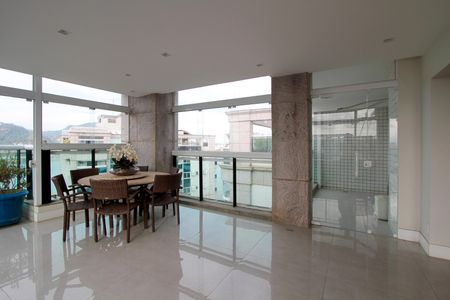 Apartamento à venda com 272m², 3 quartos e 3 vagasSalão - Terraço