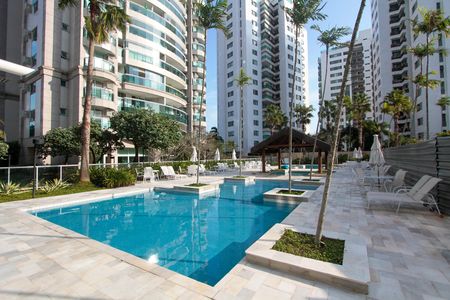Apartamento à venda com 272m², 3 quartos e 3 vagasÁrea comum - Piscina