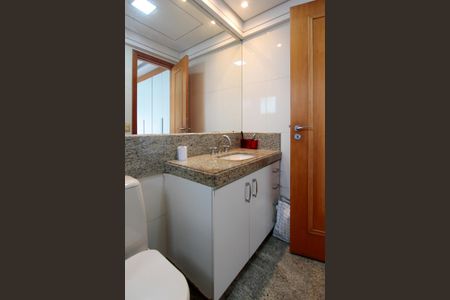 Apartamento à venda com 272m², 3 quartos e 3 vagasBanheiro da Suíte 1