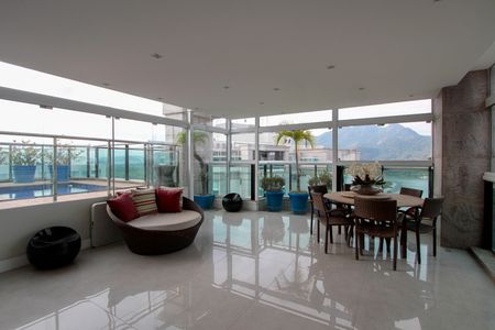 Apartamento à venda com 272m², 3 quartos e 3 vagasSalão - Terraço