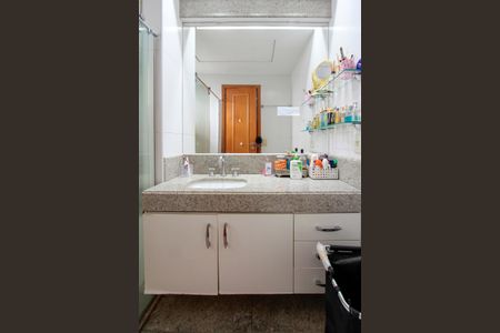 Apartamento à venda com 272m², 3 quartos e 3 vagasBanheiro da Suíte 2