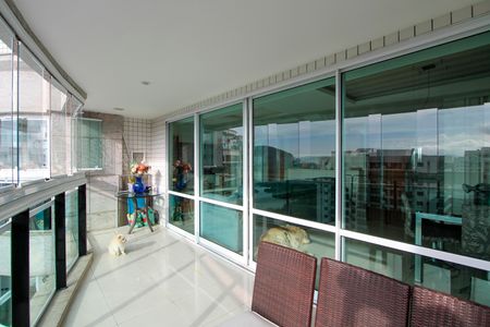 Apartamento à venda com 272m², 3 quartos e 3 vagasVaranda