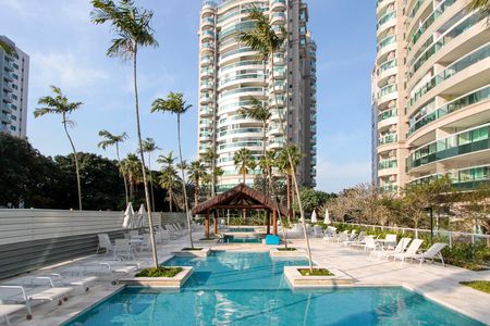 Apartamento à venda com 272m², 3 quartos e 3 vagasÁrea comum - Piscina