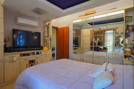 Casa à venda com 275m², 3 quartos e 5 vagasSuíte 1