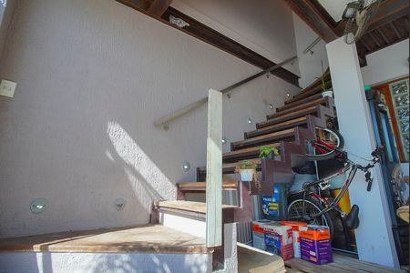 Casa à venda com 275m², 3 quartos e 5 vagasEscada - Segundo Andar