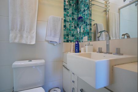 Casa à venda com 275m², 3 quartos e 5 vagasBanheiro da Suíte 2