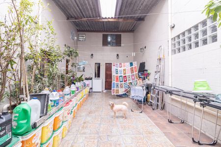 Casa à venda com 148m², 4 quartos e 4 vagas Casa à venda com 148m², 4 quartos e 4 vagasQuintal