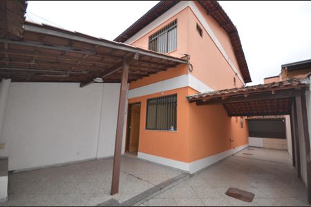 Casa para alugar com 138m², 2 quartos e 2 vagasFachada