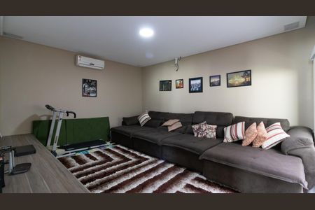 Casa à venda com 450m², 5 quartos e 11 vagas Casa à venda com 450m², 5 quartos e 11 vagasSala de TV