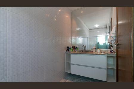 Casa à venda com 450m², 5 quartos e 11 vagas Casa à venda com 450m², 5 quartos e 11 vagasBanheiro da Suíte 2