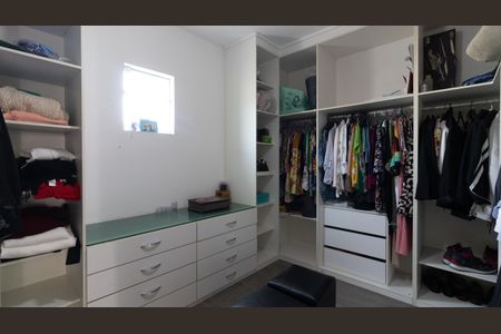 Casa à venda com 450m², 5 quartos e 11 vagas Casa à venda com 450m², 5 quartos e 11 vagasCloset da Suíte 3