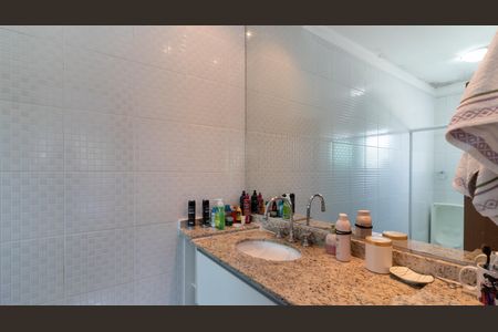 Casa à venda com 450m², 5 quartos e 11 vagas Casa à venda com 450m², 5 quartos e 11 vagasBanheiro da Suíte 2