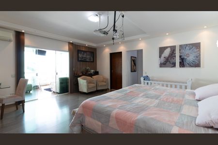 Casa à venda com 450m², 5 quartos e 11 vagas Casa à venda com 450m², 5 quartos e 11 vagasSuíte 3