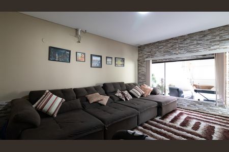 Casa à venda com 450m², 5 quartos e 11 vagas Casa à venda com 450m², 5 quartos e 11 vagasSala de TV