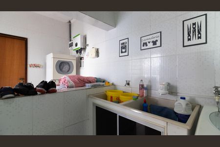 Casa à venda com 450m², 5 quartos e 11 vagas Casa à venda com 450m², 5 quartos e 11 vagasÁrea de Serviço