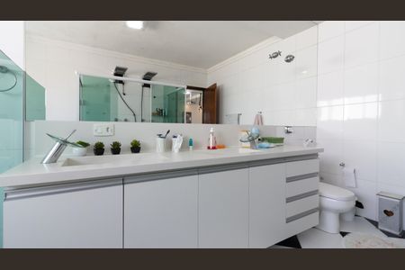 Casa à venda com 450m², 5 quartos e 11 vagas Casa à venda com 450m², 5 quartos e 11 vagasBanheiro da Suíte 3