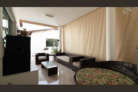 Casa à venda com 450m², 5 quartos e 11 vagas Casa à venda com 450m², 5 quartos e 11 vagasEspaço Gourmet