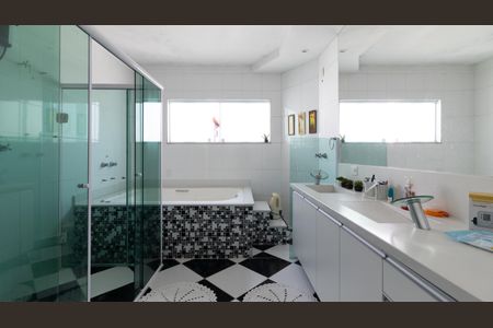 Casa à venda com 450m², 5 quartos e 11 vagas Casa à venda com 450m², 5 quartos e 11 vagasBanheiro da Suíte 3