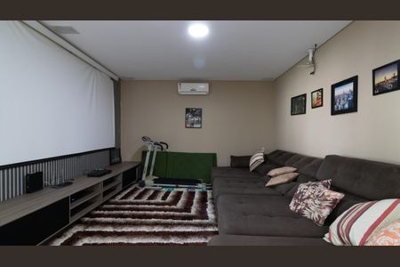 Casa à venda com 450m², 5 quartos e 11 vagas Casa à venda com 450m², 5 quartos e 11 vagasSala de TV