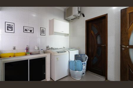 Casa à venda com 450m², 5 quartos e 11 vagas Casa à venda com 450m², 5 quartos e 11 vagasÁrea de Serviço