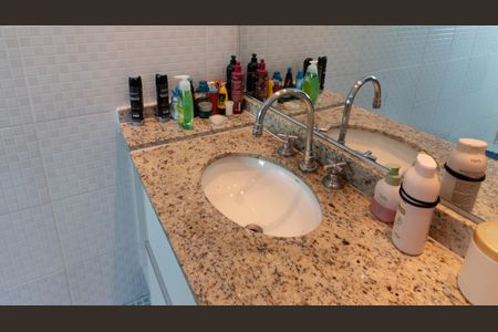 Casa à venda com 450m², 5 quartos e 11 vagas Casa à venda com 450m², 5 quartos e 11 vagasBanheiro da Suíte 2