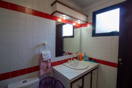 Casa à venda com 380m², 4 quartos e 3 vagas Casa à venda com 380m², 4 quartos e 3 vagasBanheiro da Suíte 2