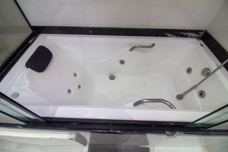 Casa à venda com 380m², 4 quartos e 3 vagas Casa à venda com 380m², 4 quartos e 3 vagasBanheiro da Suíte 4