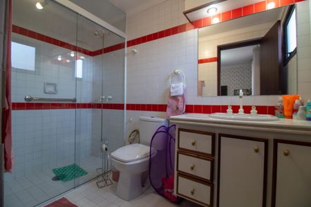 Casa à venda com 380m², 4 quartos e 3 vagas Casa à venda com 380m², 4 quartos e 3 vagasBanheiro da Suíte 2