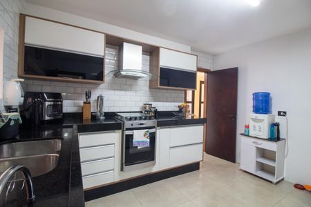 Casa à venda com 380m², 4 quartos e 3 vagas Casa à venda com 380m², 4 quartos e 3 vagasCozinha