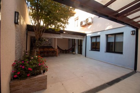 Casa à venda com 380m², 4 quartos e 3 vagas Casa à venda com 380m², 4 quartos e 3 vagasÁrea comum