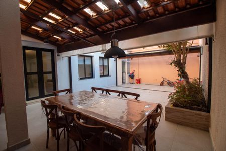 Casa à venda com 380m², 4 quartos e 3 vagas Casa à venda com 380m², 4 quartos e 3 vagasÁrea comum