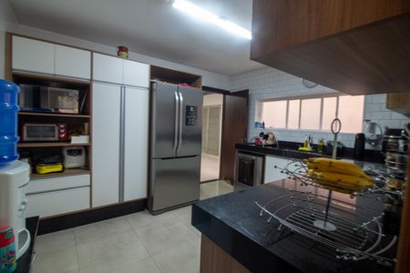 Casa à venda com 380m², 4 quartos e 3 vagas Casa à venda com 380m², 4 quartos e 3 vagasCozinha