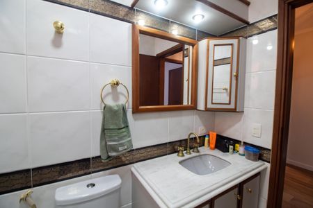 Casa à venda com 380m², 4 quartos e 3 vagas Casa à venda com 380m², 4 quartos e 3 vagasBanheiro