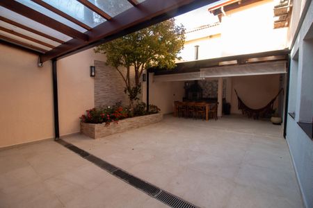 Casa à venda com 380m², 4 quartos e 3 vagas Casa à venda com 380m², 4 quartos e 3 vagasÁrea comum