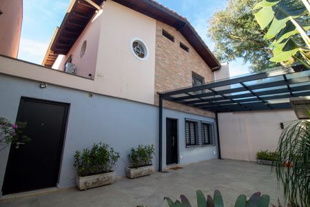 Casa à venda com 380m², 4 quartos e 3 vagas Casa à venda com 380m², 4 quartos e 3 vagasÁrea comum