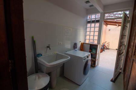 Casa à venda com 380m², 4 quartos e 3 vagas Casa à venda com 380m², 4 quartos e 3 vagasÁrea de Serviço