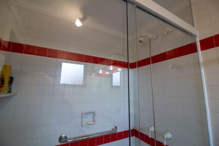 Casa à venda com 380m², 4 quartos e 3 vagas Casa à venda com 380m², 4 quartos e 3 vagasBanheiro da Suíte 2