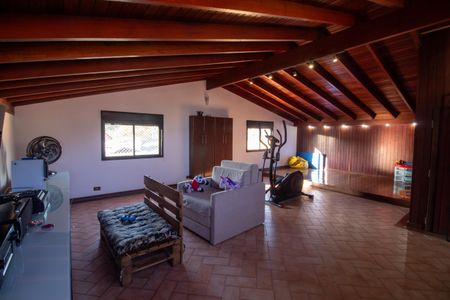 Casa à venda com 380m², 4 quartos e 3 vagas Casa à venda com 380m², 4 quartos e 3 vagasSótão